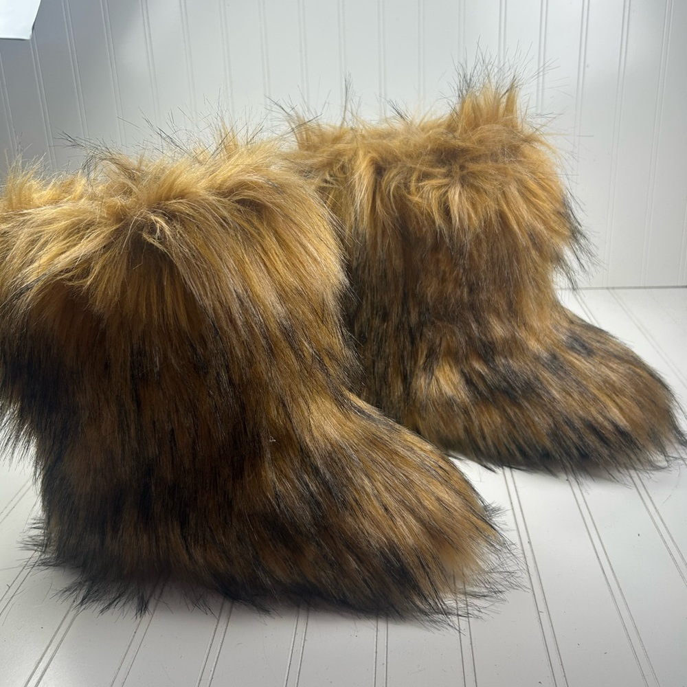 Funcos Faux Fur Mid Calf Furry Winter Boots Womenโs Size 9-9.5 - Picture 3 of 8